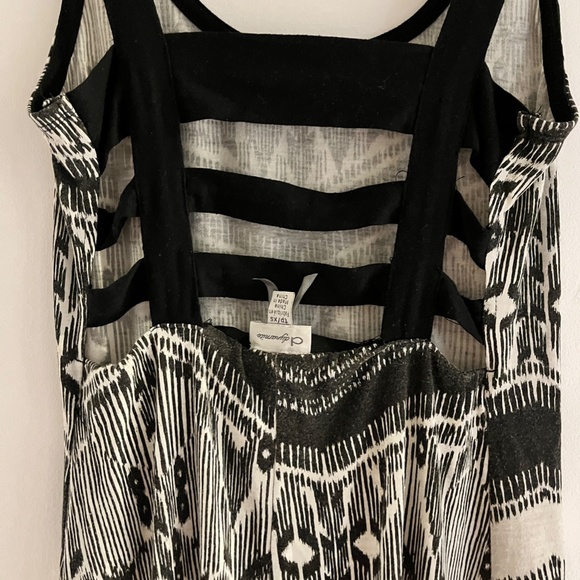 Dynamite Long Maxi Dress with cutout back - Picture 3 of 4